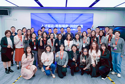 走进标杆现场，共探AI转型——凯发K8国际携手企业高管参访埃森哲智能运营中心